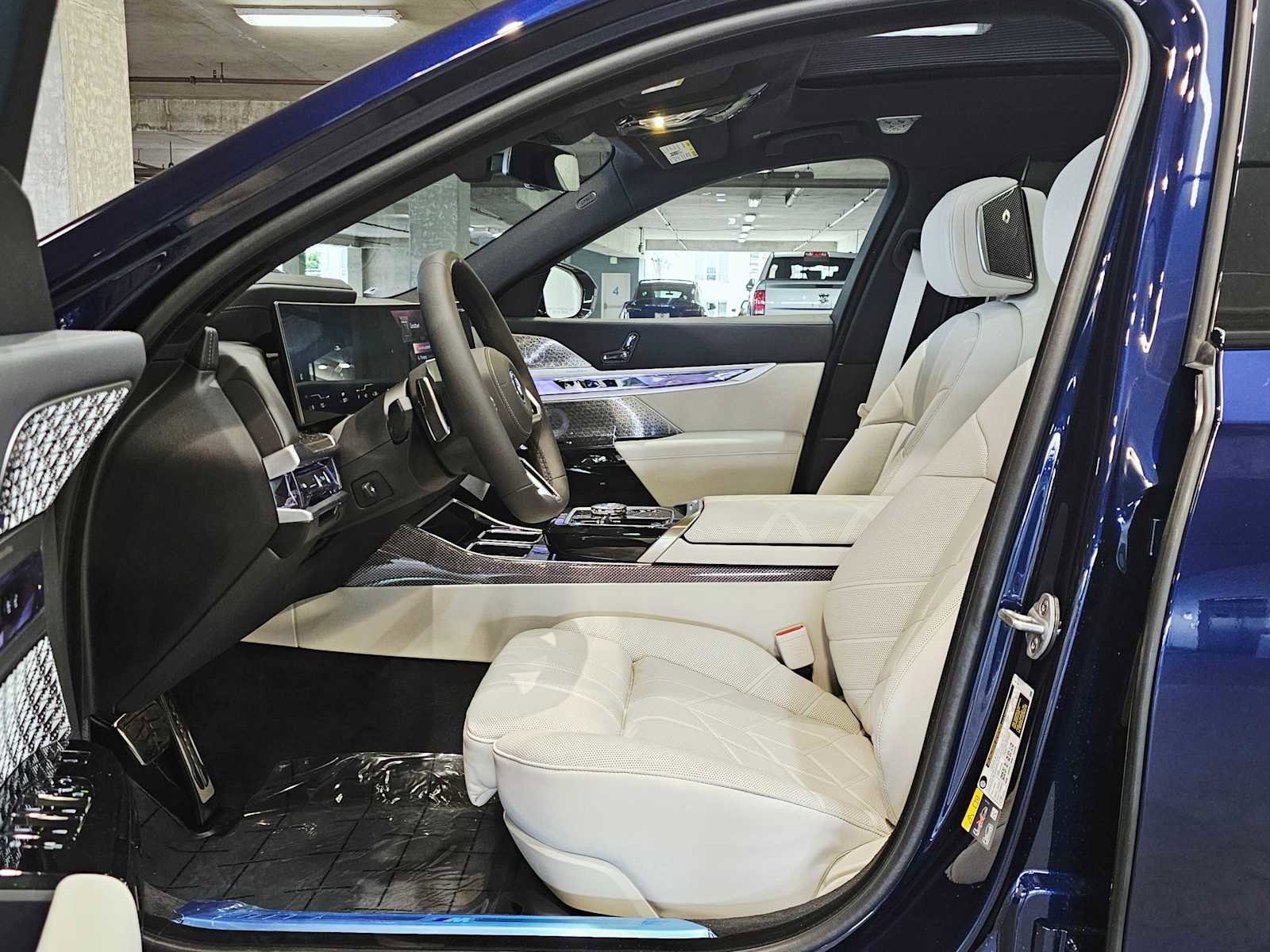 New 2025 BMW i7 xDrive60 w/ Executive Package image 23