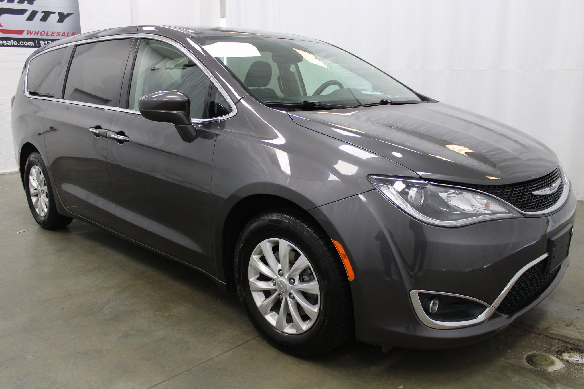 Used 2018 Chrysler Pacifica Touring Plus image 5