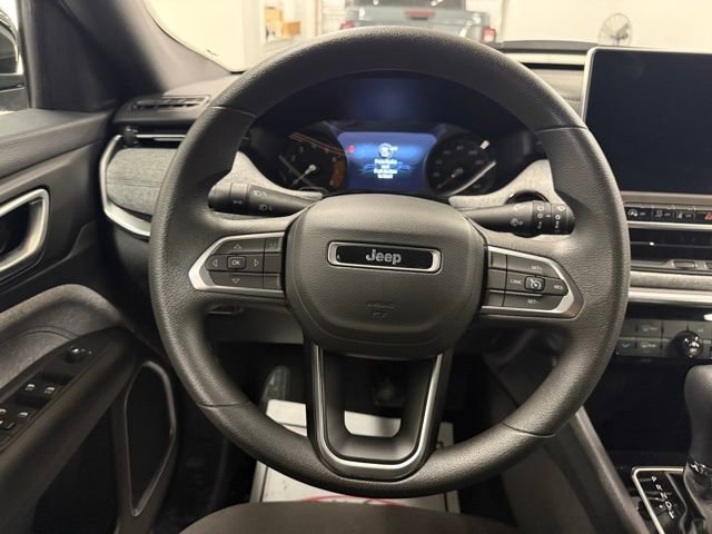 Used 2024 Jeep Compass Sport image 17