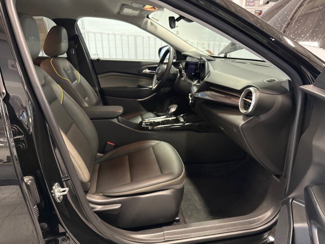 Used 2025 Chevrolet Trax ACTIV w/ Driver Confidence Package image 29