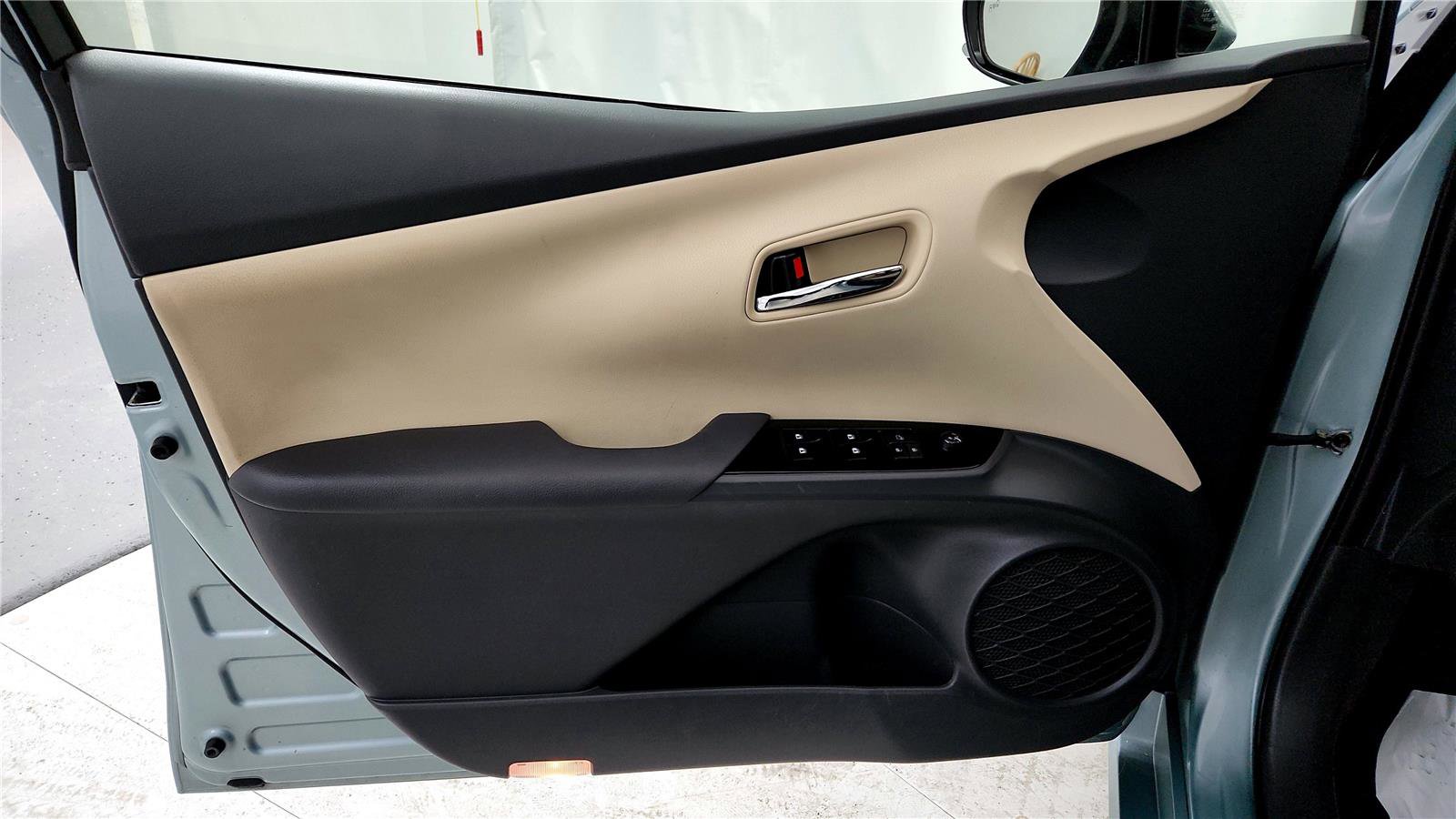 Used 2017 Toyota Prius Two image 22