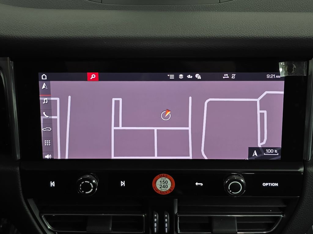 Certified 2025 Porsche Macan image 18