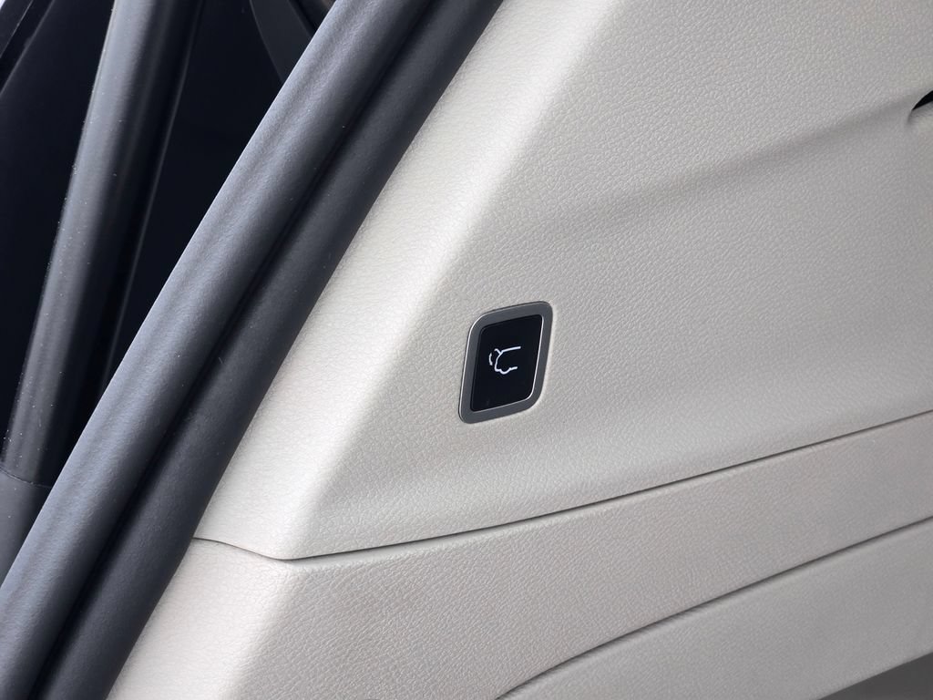 Used 2023 Chrysler Pacifica Touring-L FWD image 23