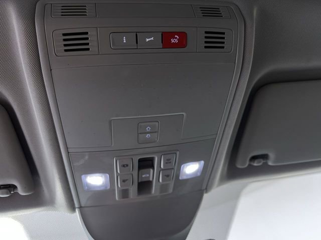 Used 2025 Volkswagen Taos SEL image 30