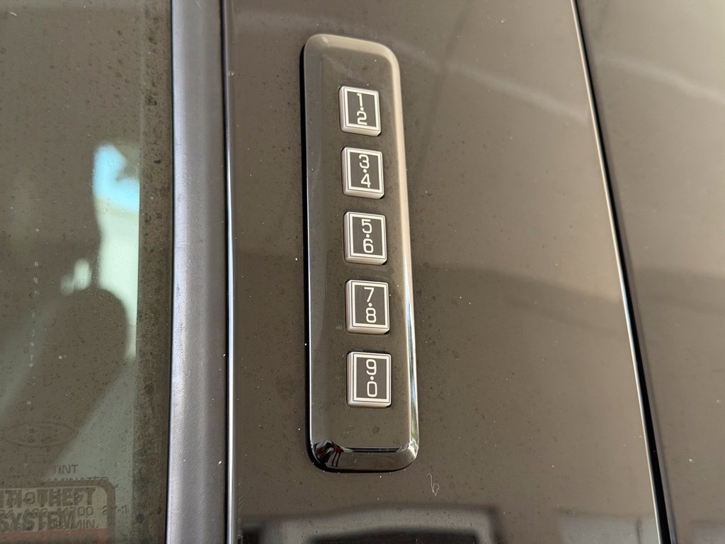 Used 2019 Ford F350 Lariat w/ Lariat Ultimate Package AWD/4WD image 17
