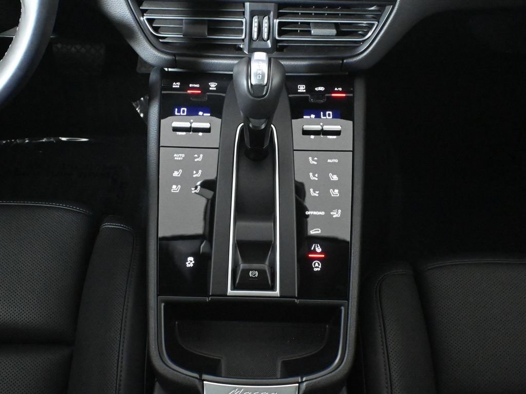 Used 2026 Porsche Macan AWD/4WD image 23