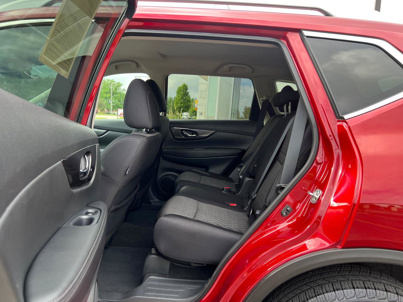 Used 2019 Nissan Rogue SV AWD/4WD image 33