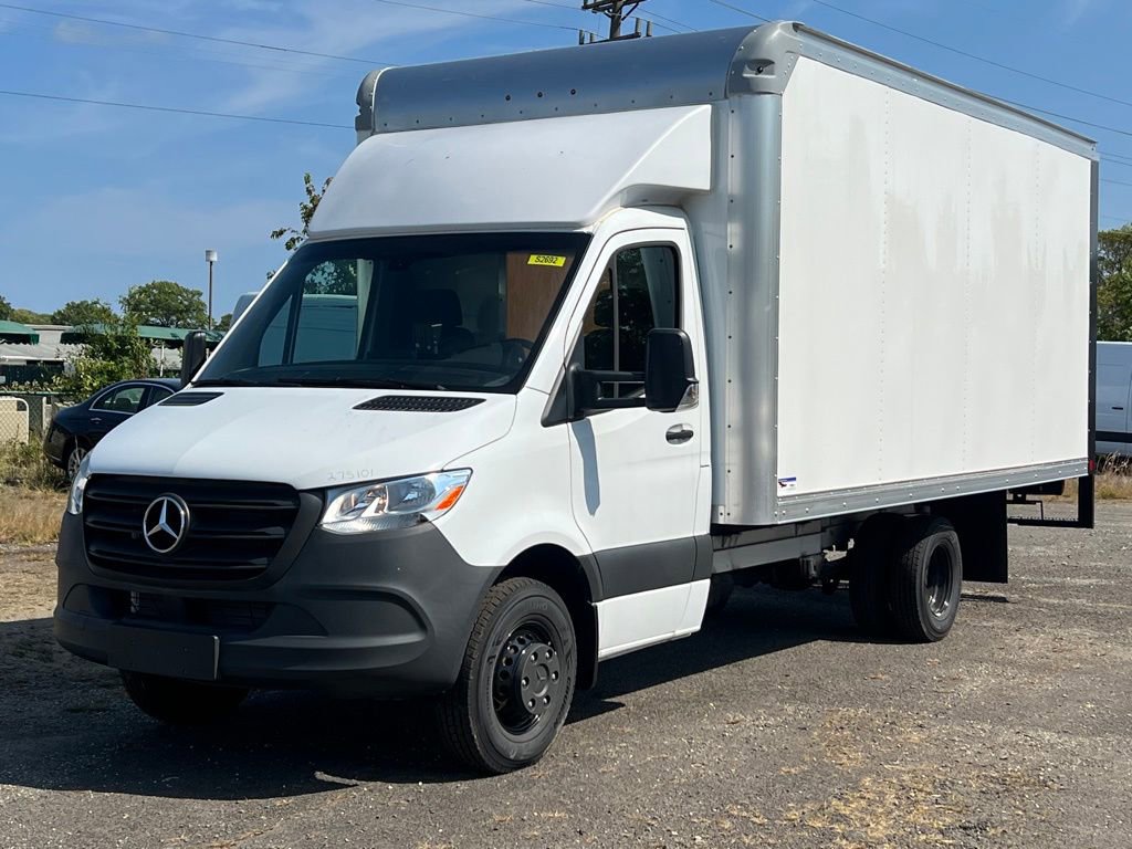 Used 2024 Mercedes-Benz Sprinter 4500 image 5