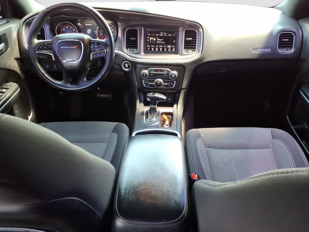 Used 2018 Dodge Charger SXT RWD image 12
