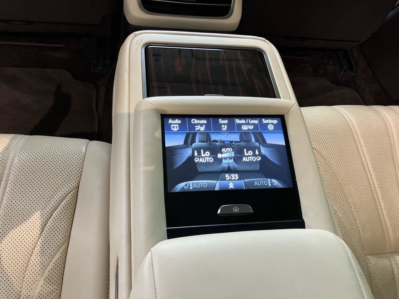 Used 2018 Lexus LS 500h w/ Luxury Package RWD image 29