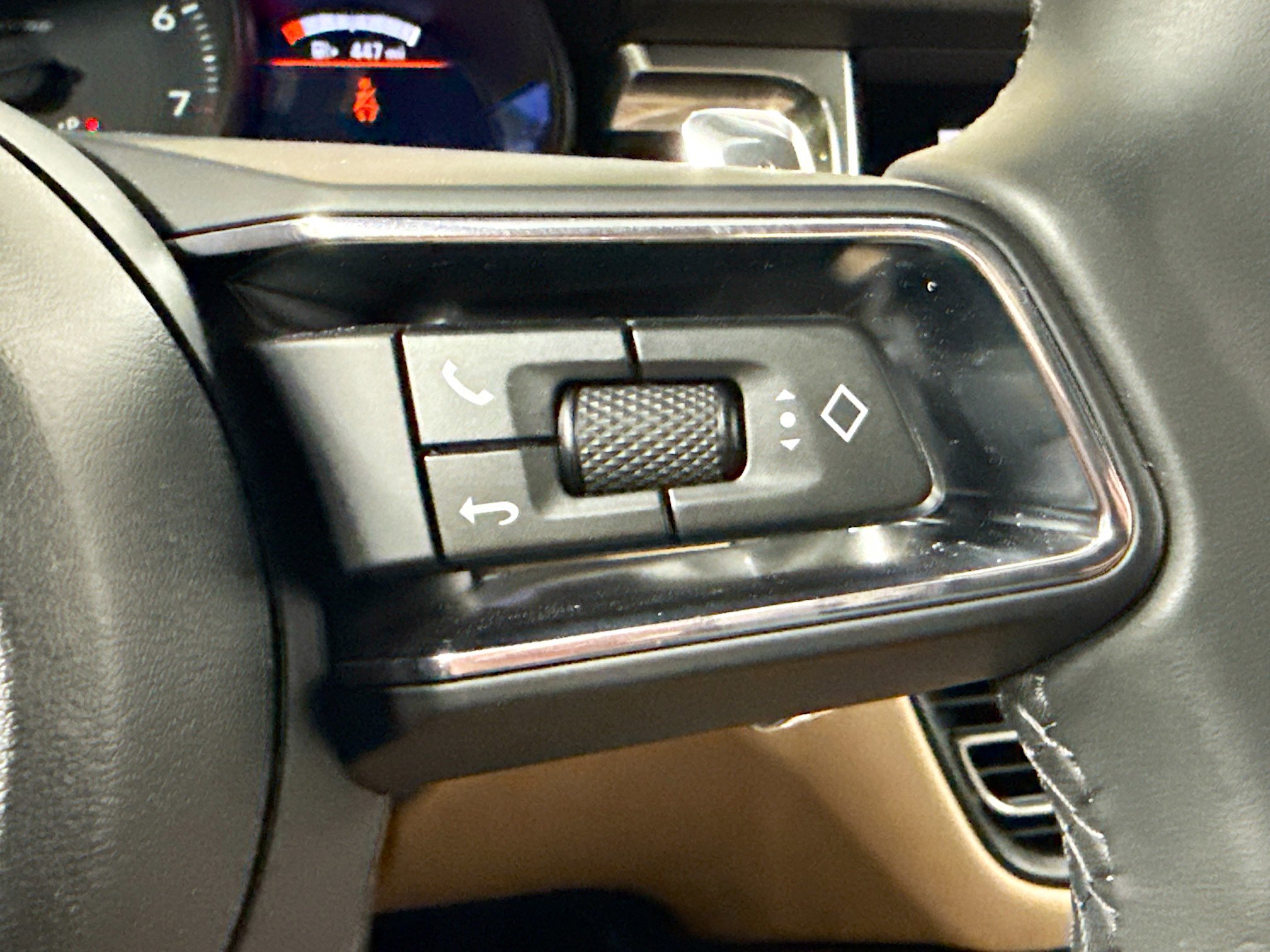 Certified 2026 Porsche Macan AWD/4WD image 37