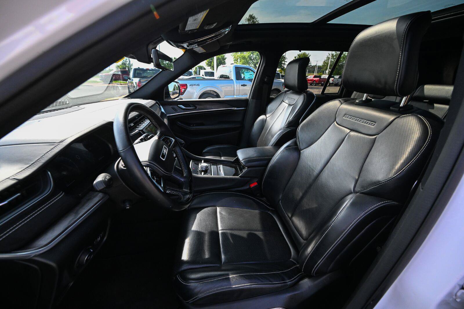 Used 2022 Jeep Grand Cherokee Overland w/ Adv Protech Group III AWD/4WD image 19