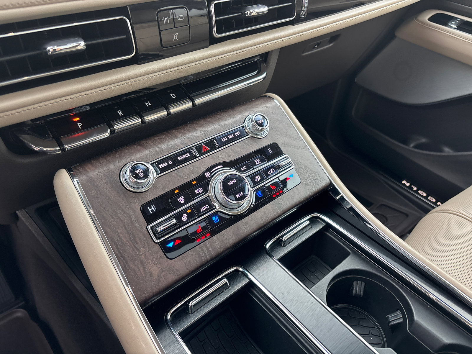 Used 2020 Lincoln Aviator Reserve w/ Equipment Group 202A image 22