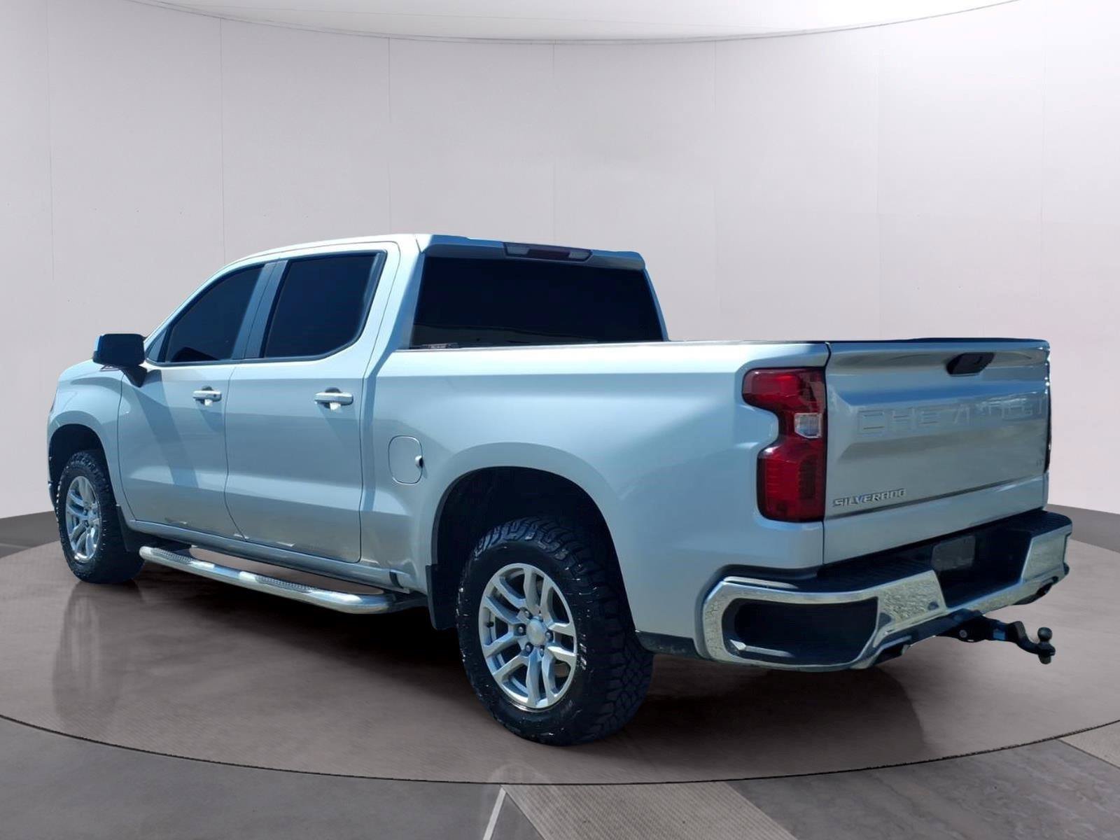 Used 2021 Chevrolet Silverado 1500 LT AWD/4WD image 3