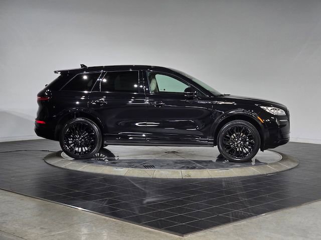 New 2025 Lincoln Corsair Reserve w/ Equipment Group 202A image 3