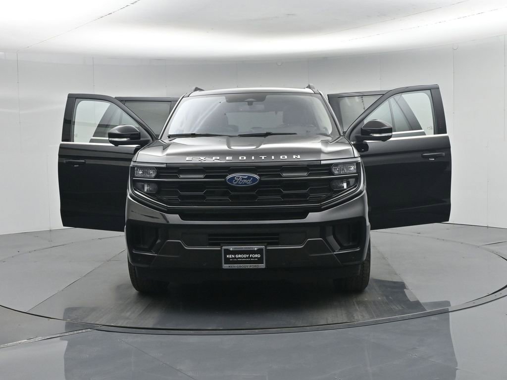 Used 2025 Ford Expedition Active AWD/4WD image 37