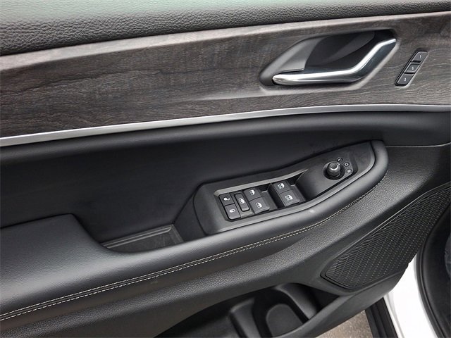 Used 2025 Jeep Grand Cherokee Limited image 12