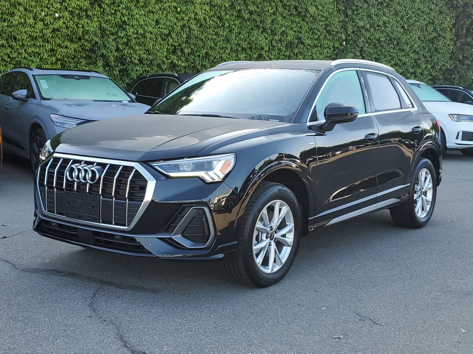 Used 2025 Audi Q3 2.0T Premium Plus w/ Premium Plus Package image 2