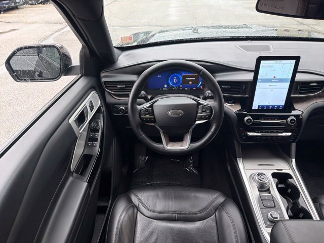 Used 2022 Ford Explorer Platinum w/ Equipment Group 601A AWD/4WD image 19
