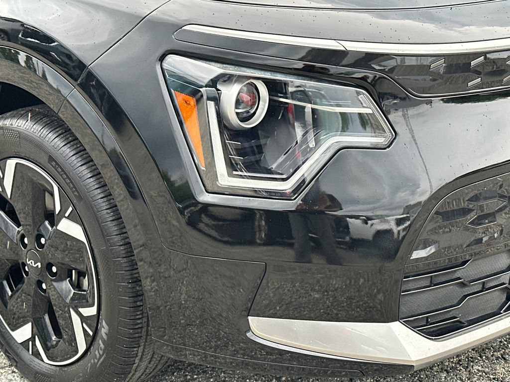Certified 2023 Kia Niro Wind w/ Wind Preserve Package FWD image 11