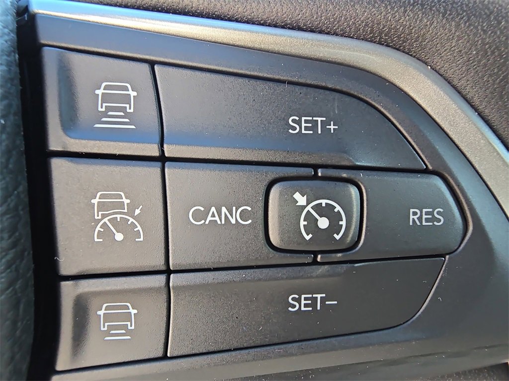 New 2025 Jeep Grand Cherokee Altitude image 18