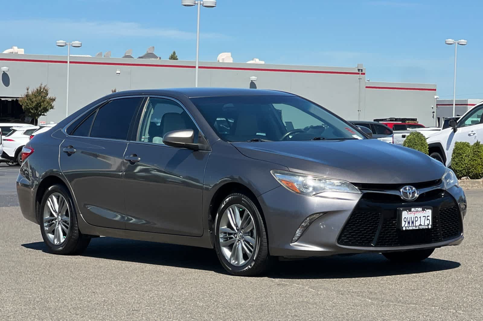 Used 2017 Toyota Camry SE FWD image 5