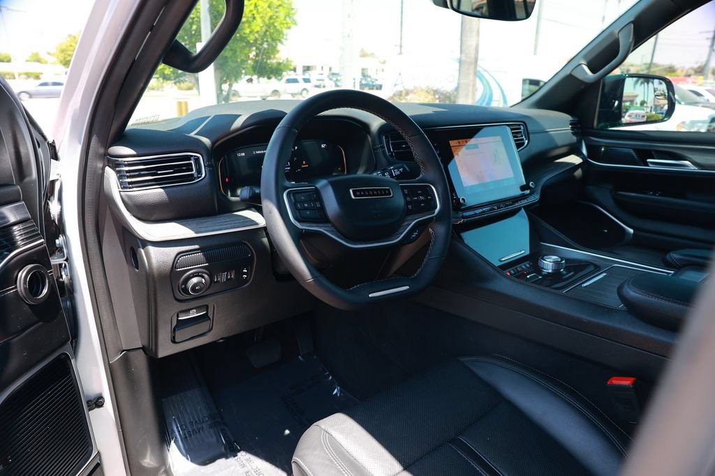 Used 2023 Jeep Wagoneer Series II AWD/4WD image 17