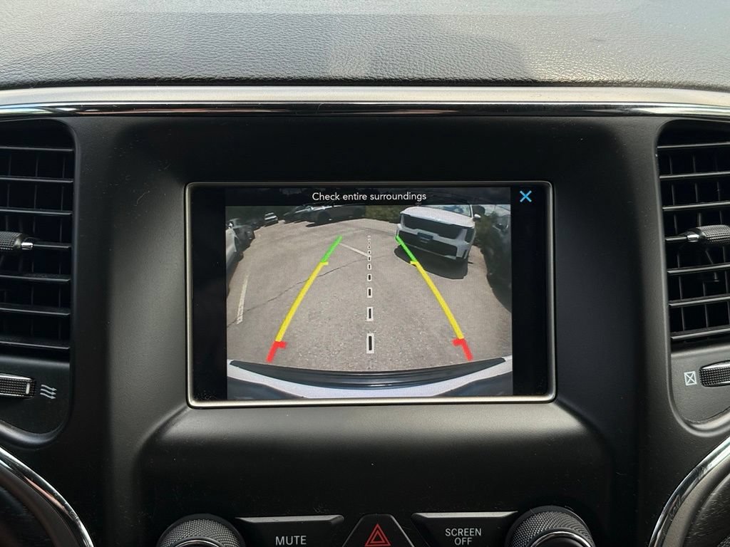 Used 2018 Jeep Grand Cherokee Laredo RWD image 39