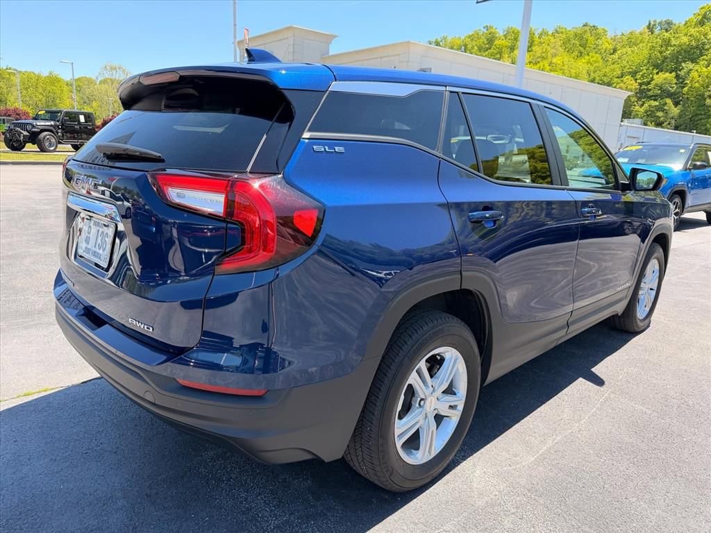 Used 2022 GMC Terrain SLE AWD/4WD image 4