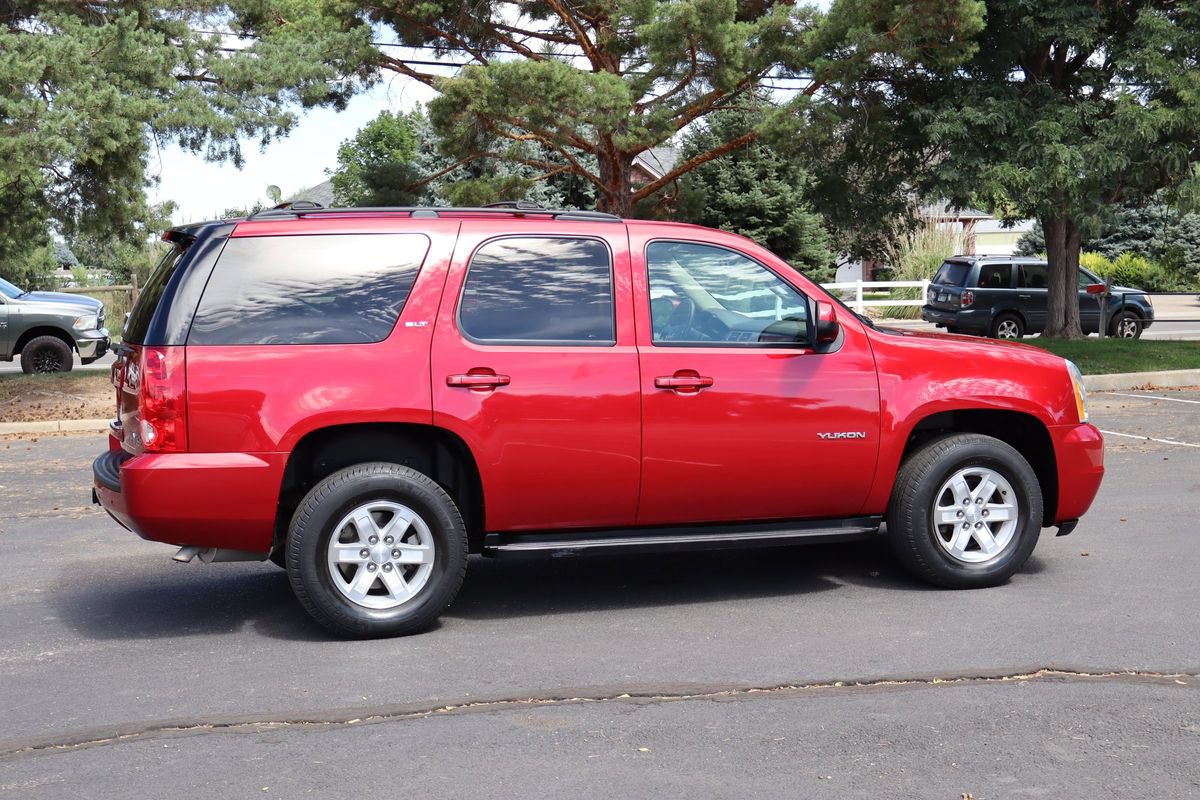 Used 2013 GMC Yukon SLT w/ SLT-2 Equipment Package AWD/4WD image 4