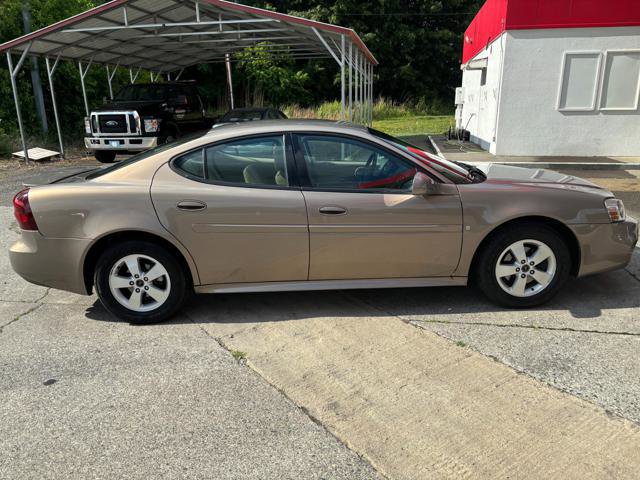 Used 2006 Pontiac Grand Prix w/ Preferred Package FWD image 3