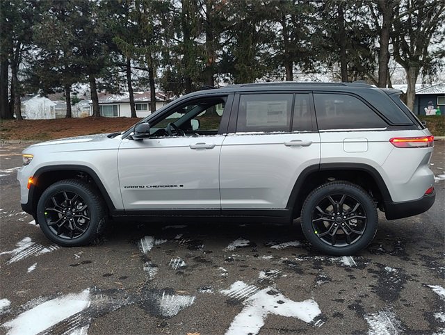 New 2025 Jeep Grand Cherokee Limited w/ Trailer Tow Package image 10