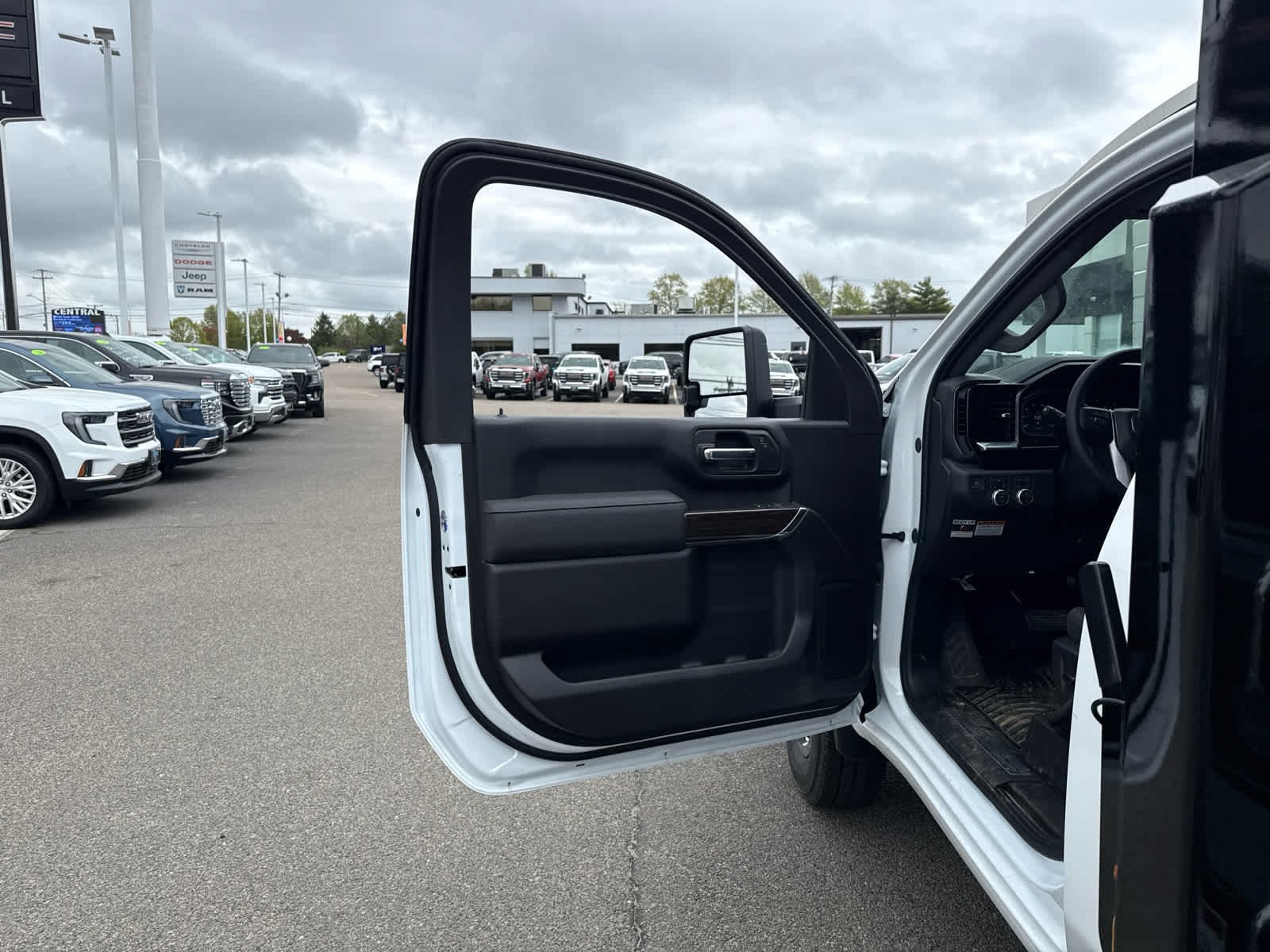 New 2026 GMC Sierra 3500 SLE w/ SLE Convenience Package AWD/4WD image 14