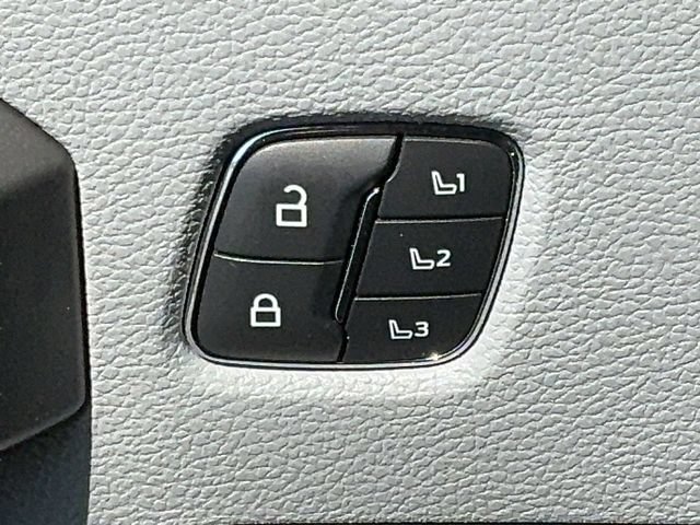 Used 2022 Ford F450 Limited w/ FX4 Off-Road Package AWD/4WD image 19