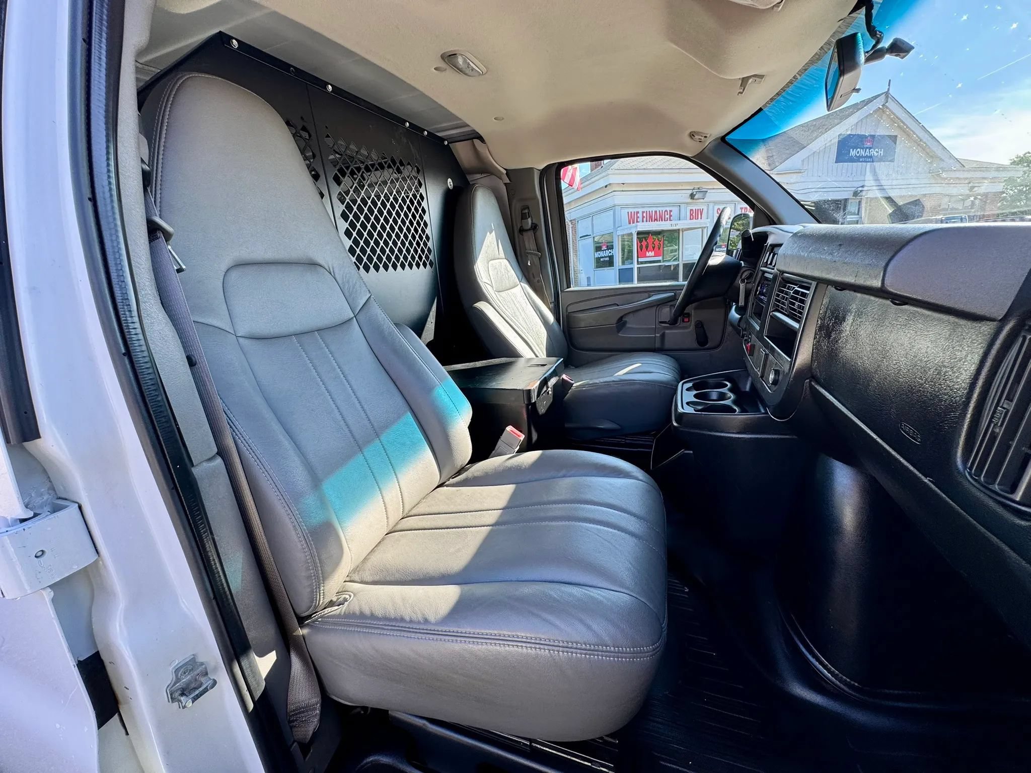 Used 2015 Chevrolet Express 2500 RWD image 10