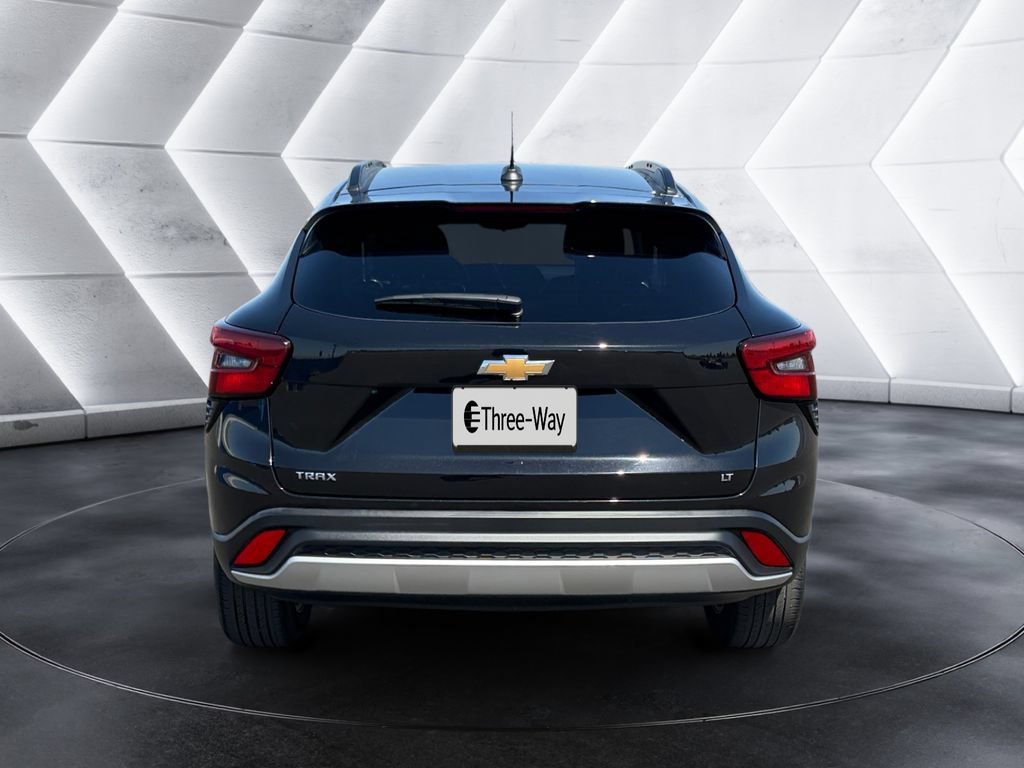 Certified 2024 Chevrolet Trax LT w/ LT Convenience Package FWD image 4