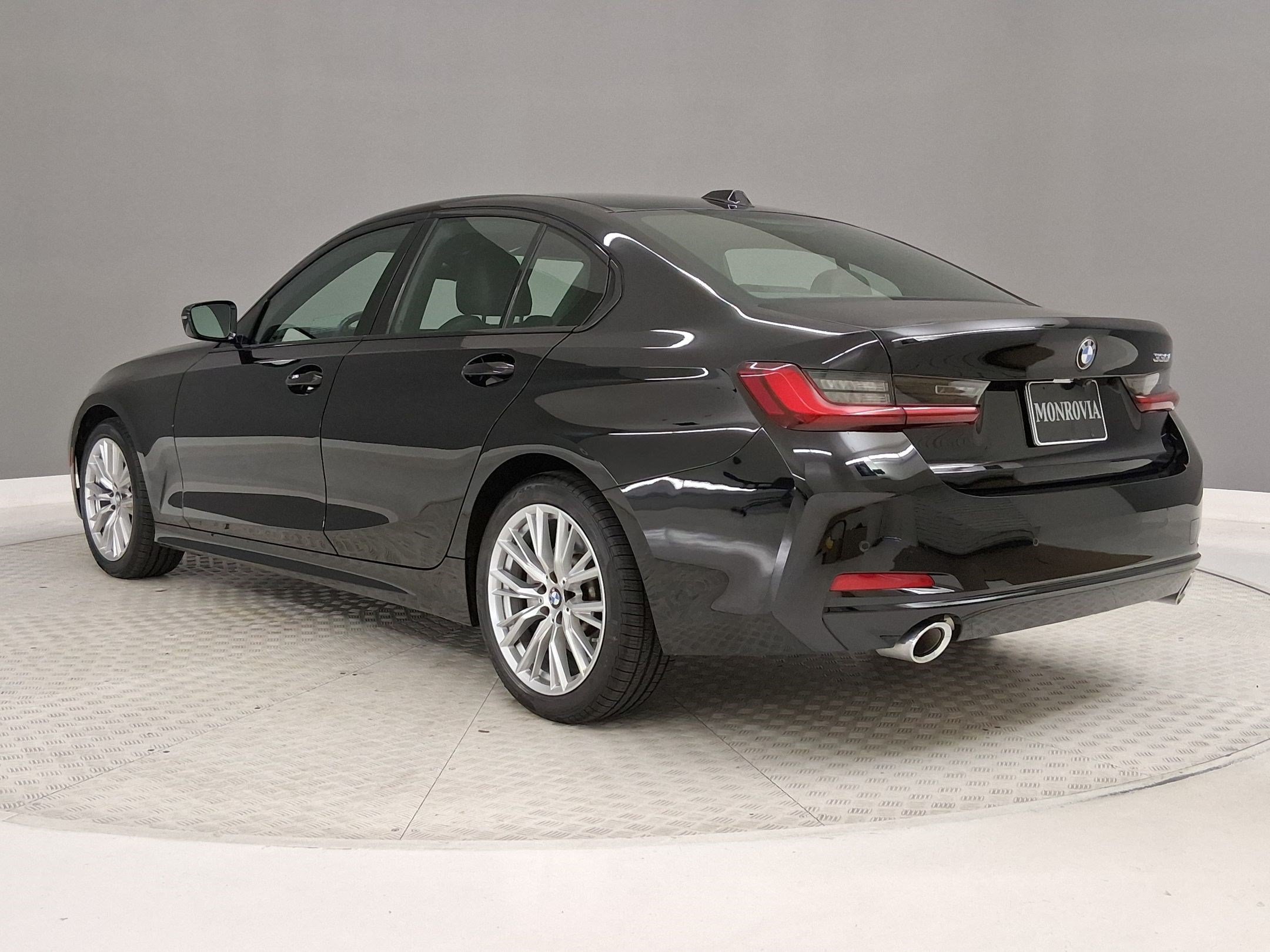 Used 2023 BMW 330i Sedan w/ Premium Package RWD image 3