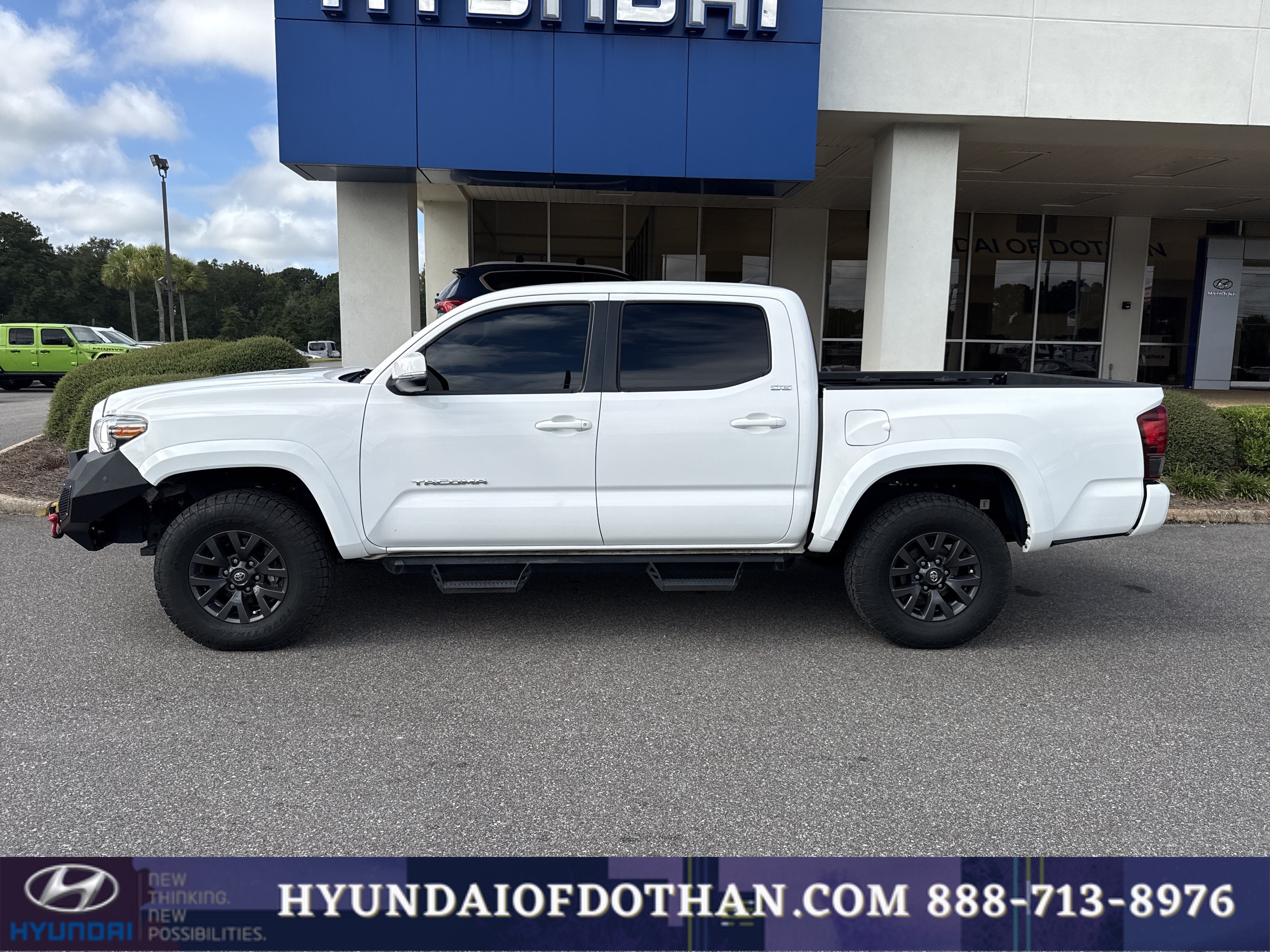 Used 2023 Toyota Tacoma SR5 w/ Technology Package AWD/4WD image 2