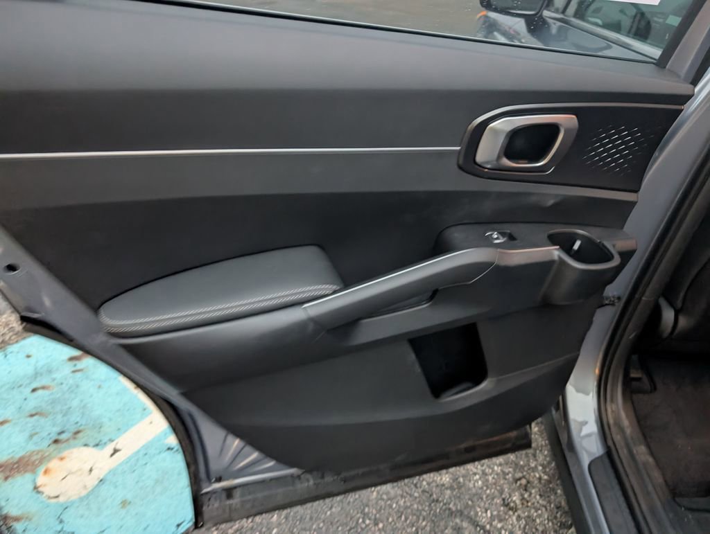 Used 2025 Kia Sorento LX image 10