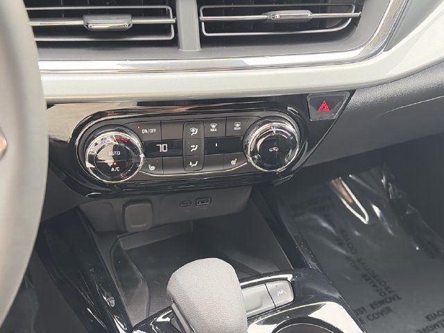 New 2026 Chevrolet Trax LT w/ Sunroof Package FWD image 18