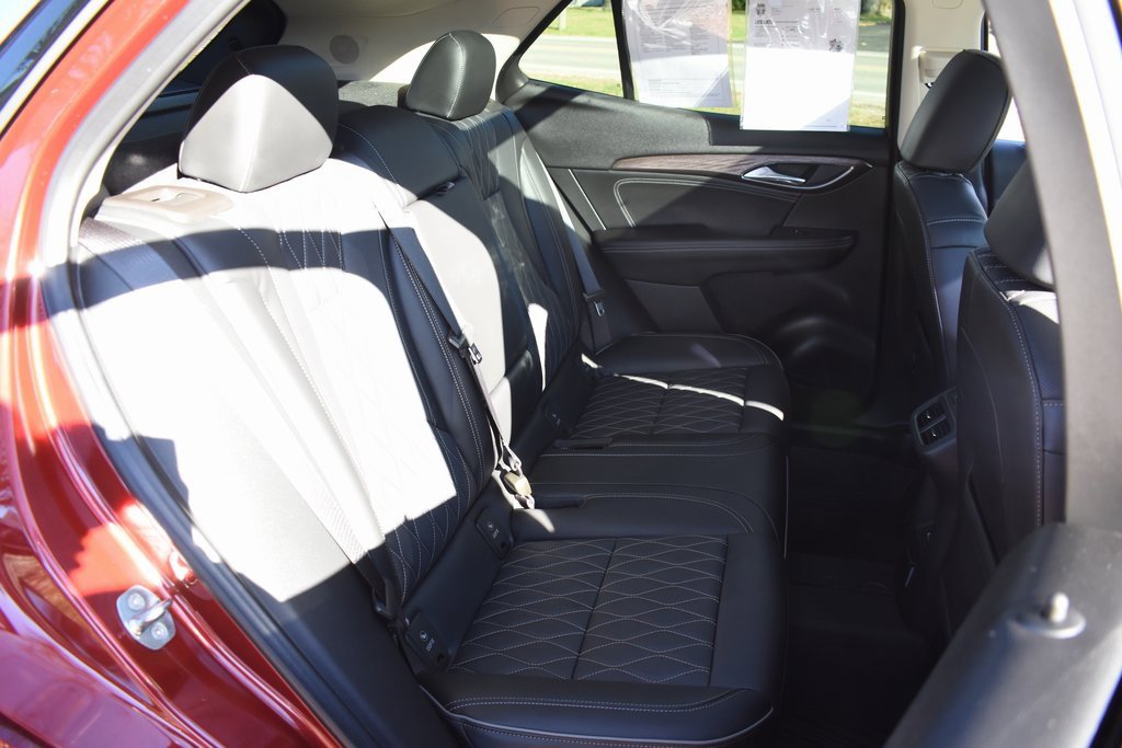 Used 2023 Buick Envision Avenir image 29