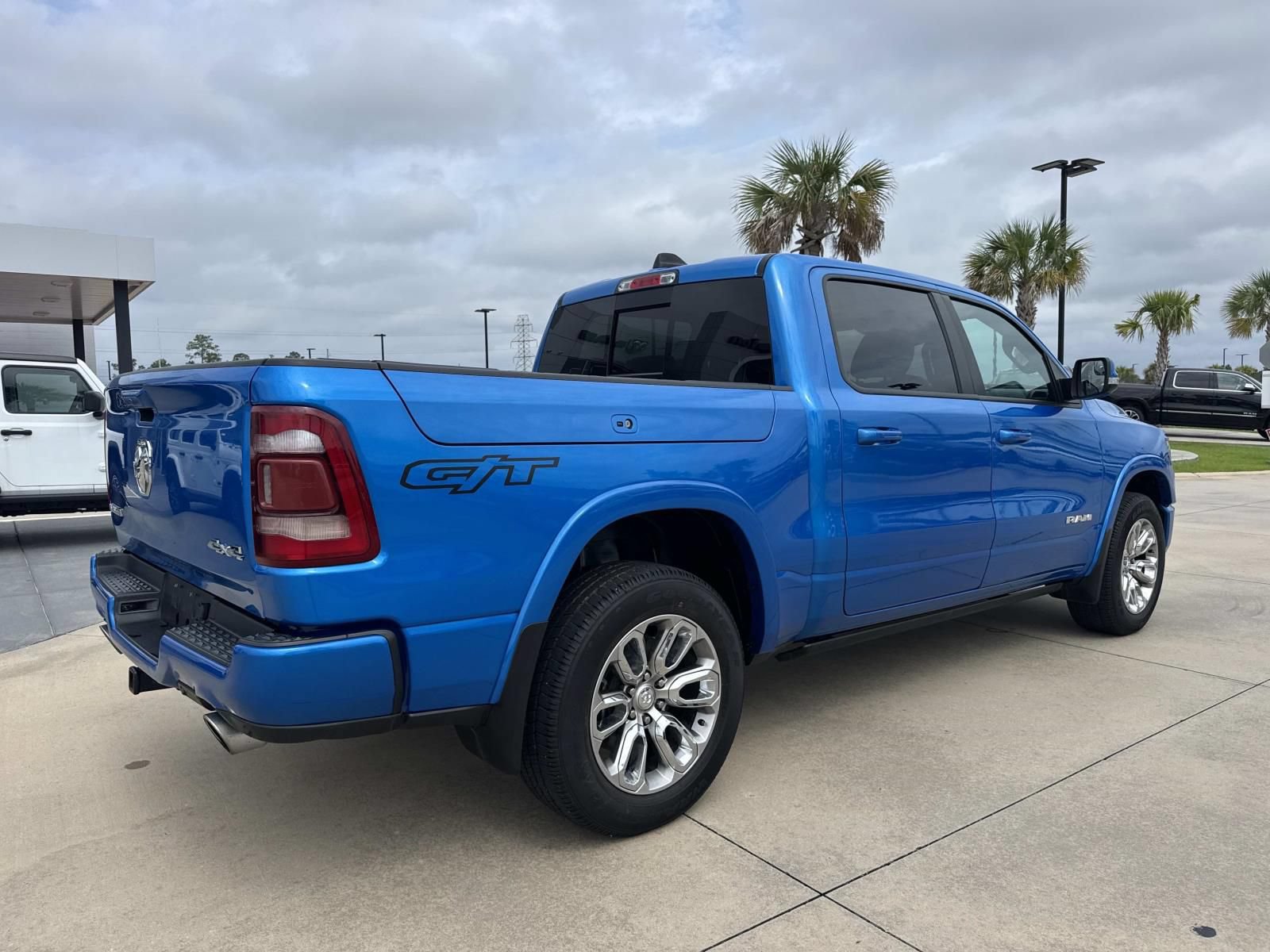 Used 2022 RAM 1500 Laramie AWD/4WD image 7