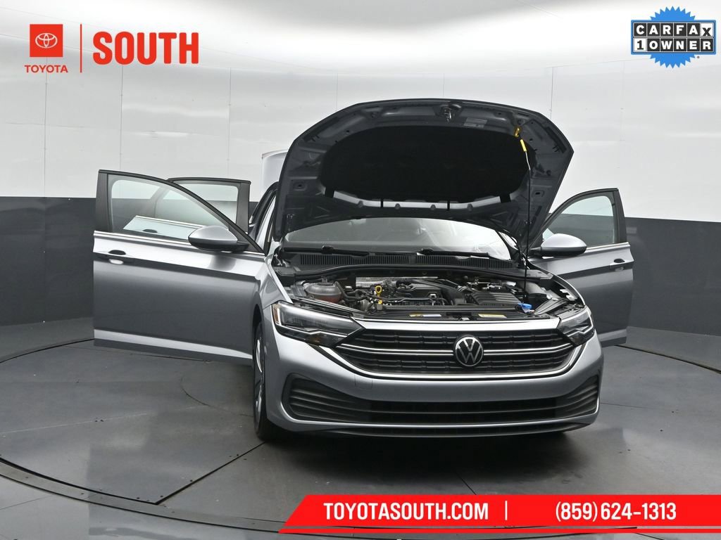 Used 2024 Volkswagen Jetta SE image 58