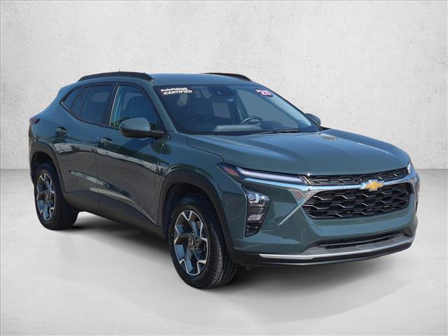 Used 2025 Chevrolet Trax LT w/ LT Convenience Package FWD image 3