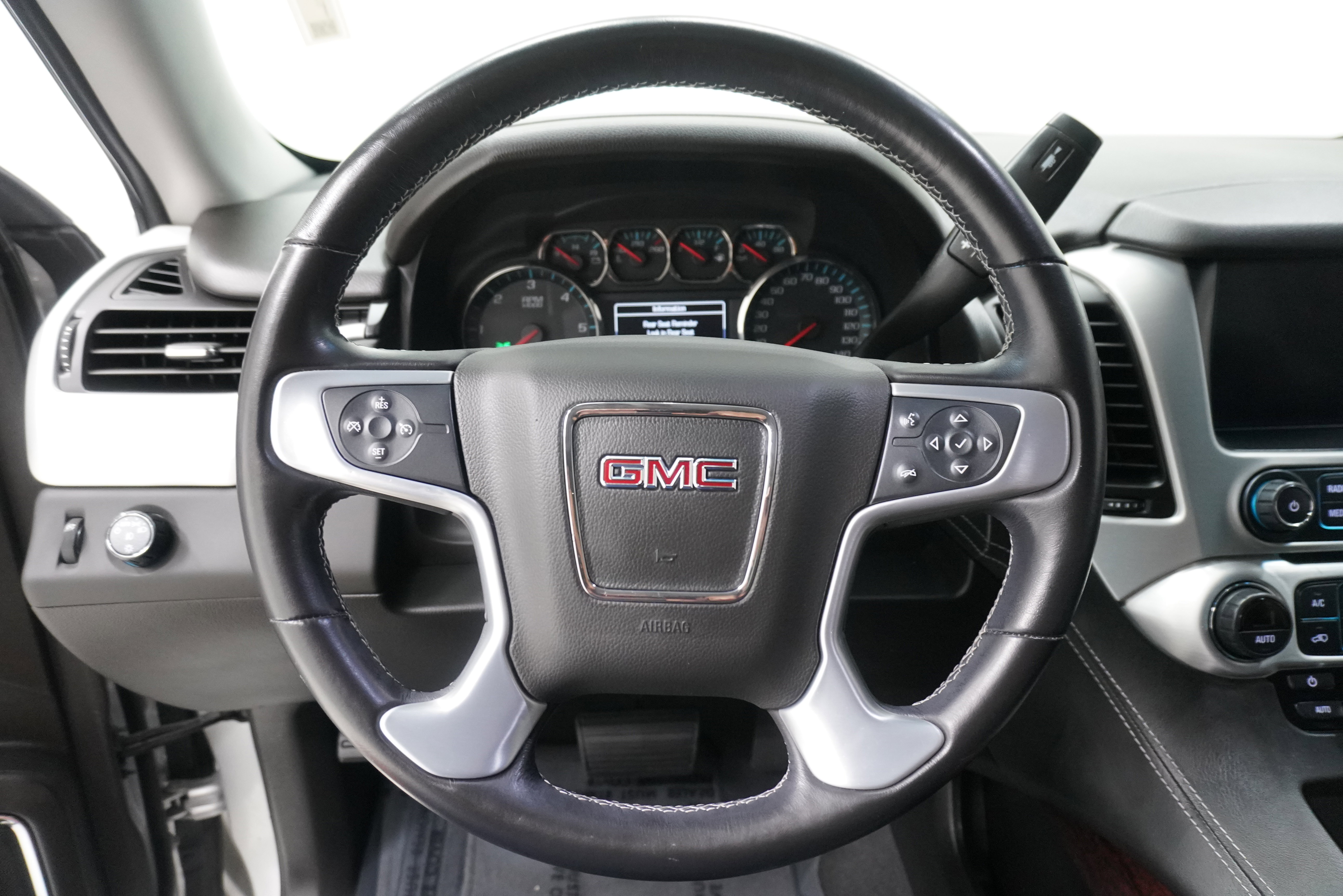 Used 2019 GMC Yukon XL SLE w/ SLE Value Package image 18