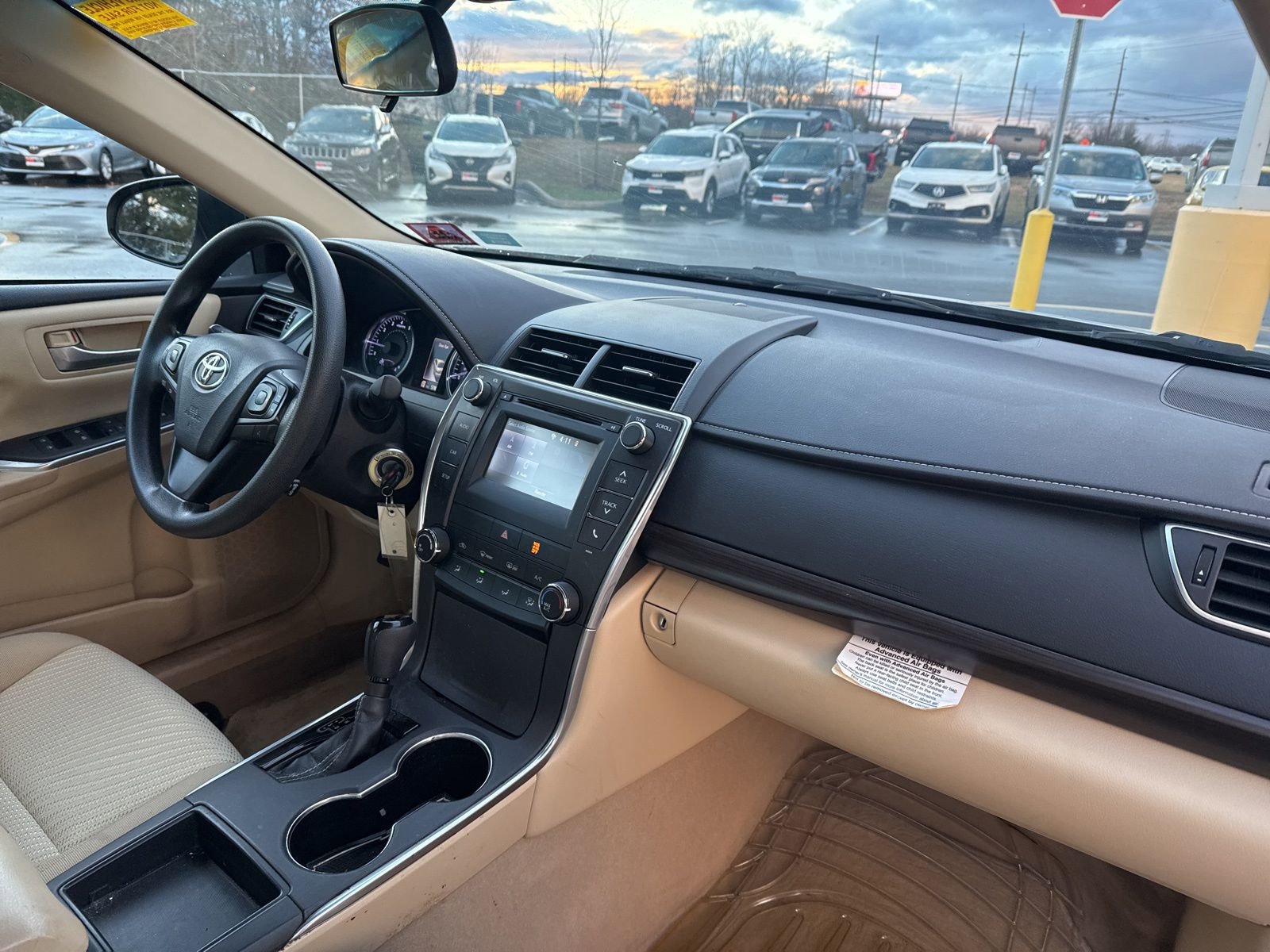 Used 2016 Toyota Camry LE image 14