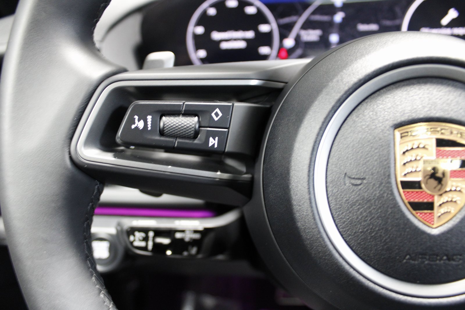 Certified 2025 Porsche Panamera 4 image 28