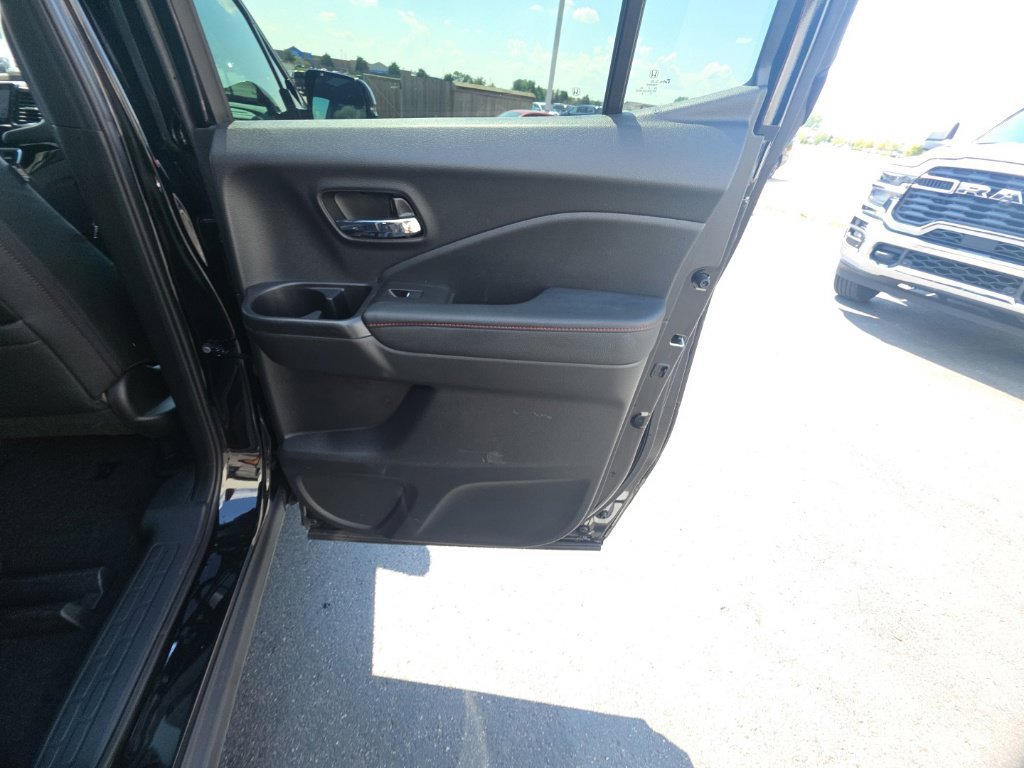 Certified 2025 Honda Ridgeline Black Edition image 29