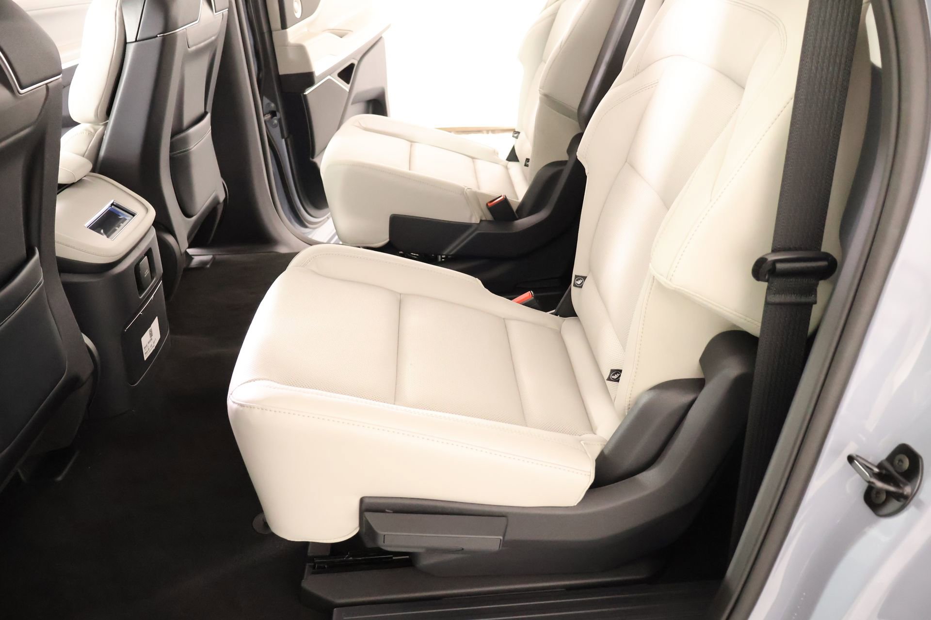 New 2026 Lincoln Navigator L Reserve AWD/4WD image 13