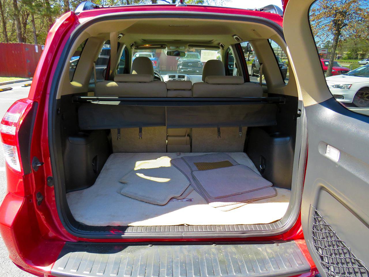 Used 2011 Toyota RAV4 4WD 4dr 4-cyl 4-Spd AT (Natl) w/ Upgrade Value Pkg image 32